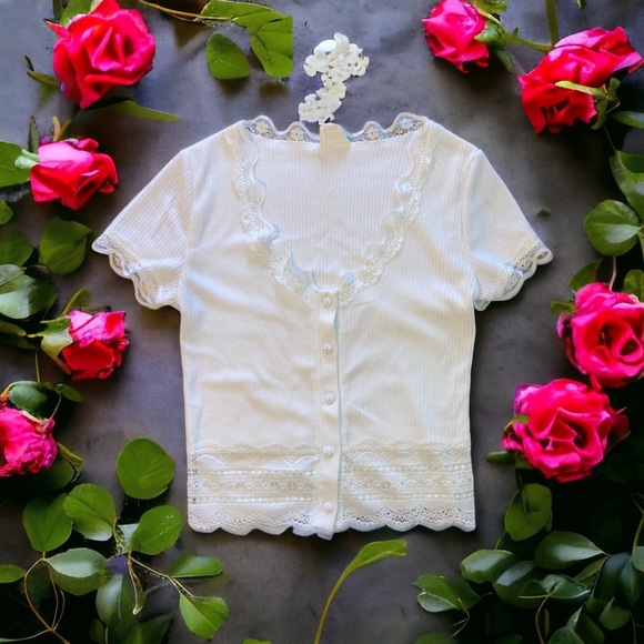 Caution to the Wind S White Flirty Button-Up Crop Top With Lace - Picture 1 of 4